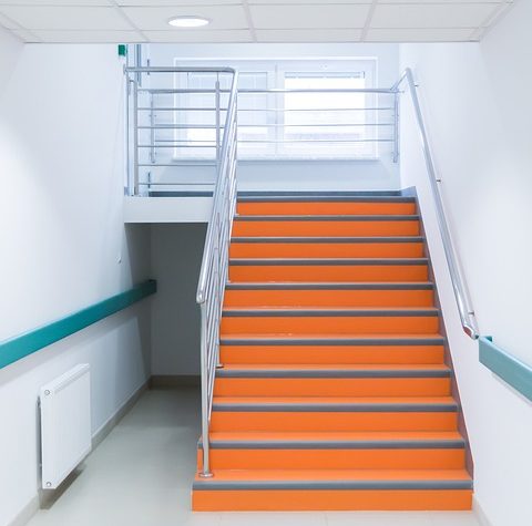 Tapety na klatkę schodową - odświeżenie przestrzeni o nieograniczonych możliwościach
