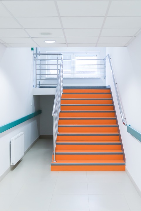 Tapety na klatkę schodową - odświeżenie przestrzeni o nieograniczonych możliwościach