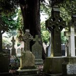 Nowe kierunki w kulturze pogrzebowej – pogrzeb bez księdza